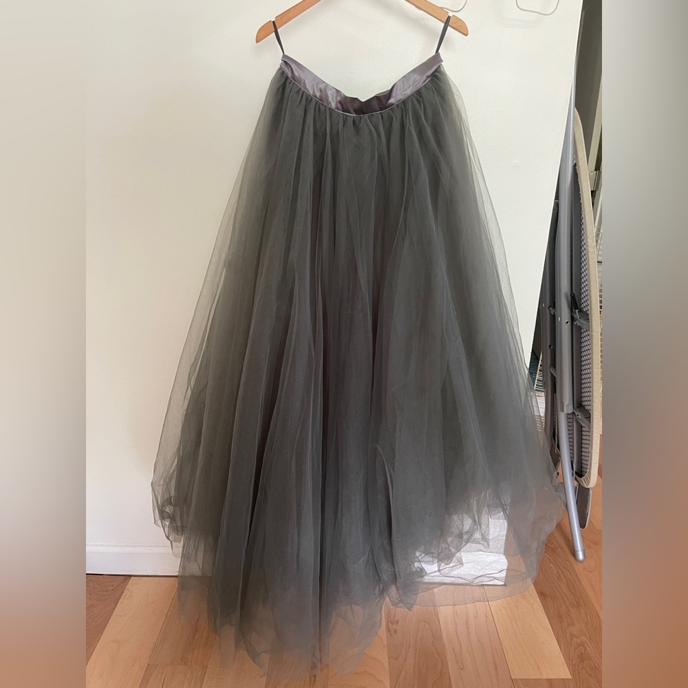 Elegant Gray Tulle Skirt